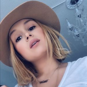 Meet your Posher, Lisa marie